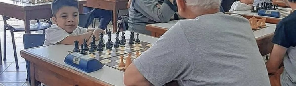 Caleb Samuel Mamaní ajedrez niño