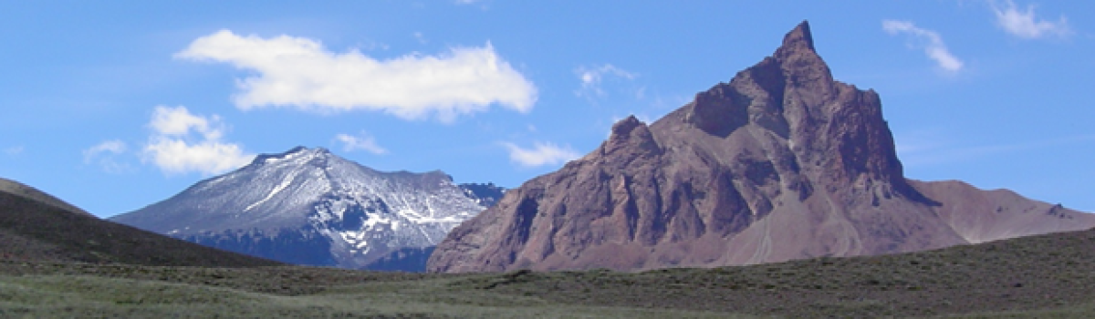 Cumbre Norte del CVZ (izq) y Cerro Colorado (der)