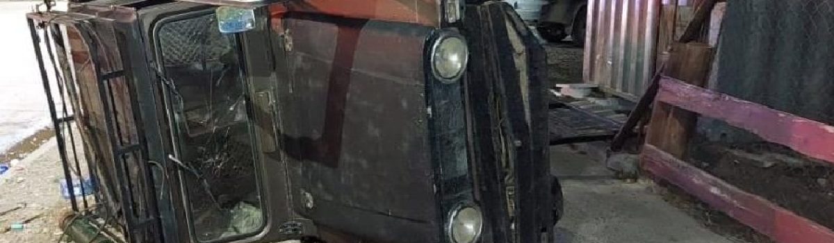 Jeep volcado negro