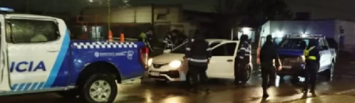 Pareja detenica armas Pareja detenica armas