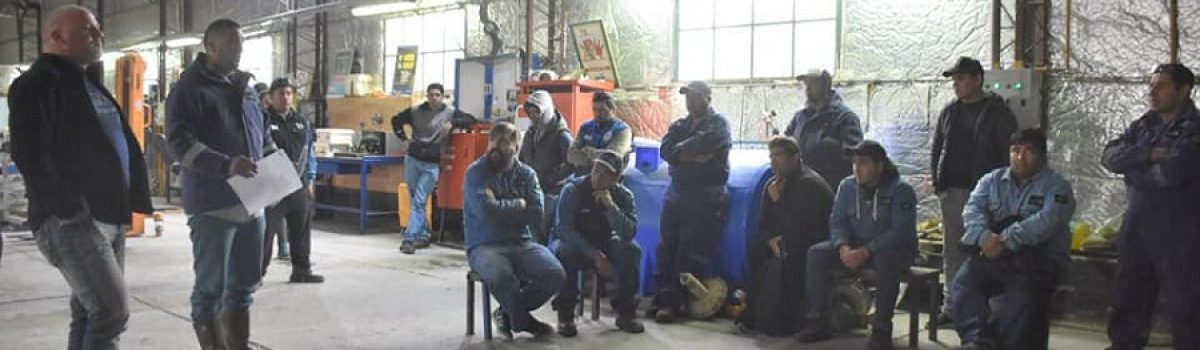 Petroleros huinoil asamblea
