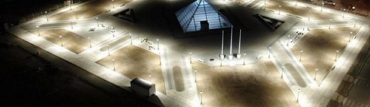 Piramide Las Heras noche