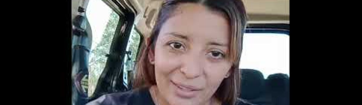 Solicitaron-su-ayuda-para-traducir-en-lenguaje-de-señas-y-ella-de-todo-corazon-accedio