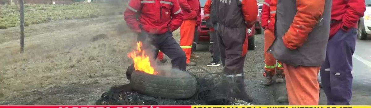 TRABAJADORES-DE-YCRT-PUNTA-LOYOLA-CORTAN-LA-RUTA-CON-DIRECCIÓN-A-CHIMEN-AIKE