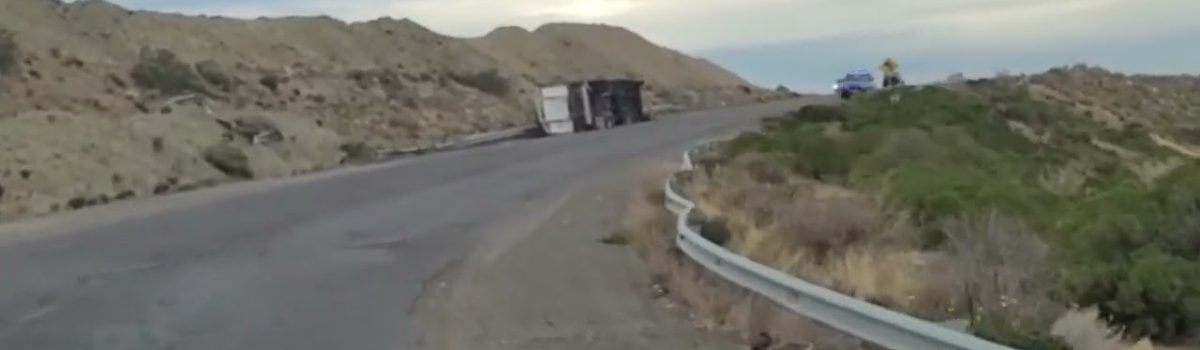 VUELCO-DE-UN-CAMION-EN-RUTA-NACIONAL-3