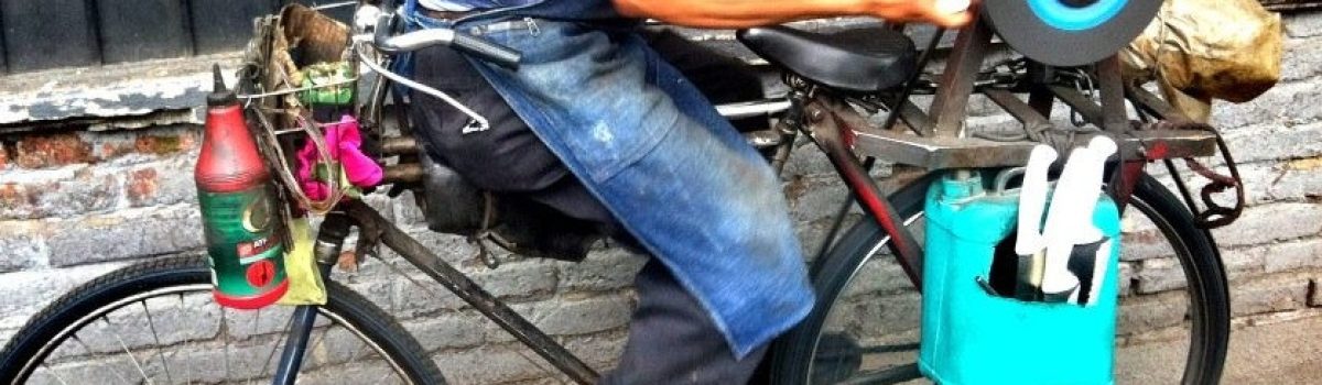 afilador de cuchillo en bicicleta