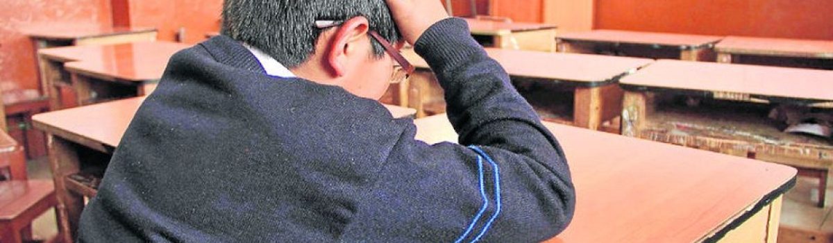 alumno triste preocupado solo