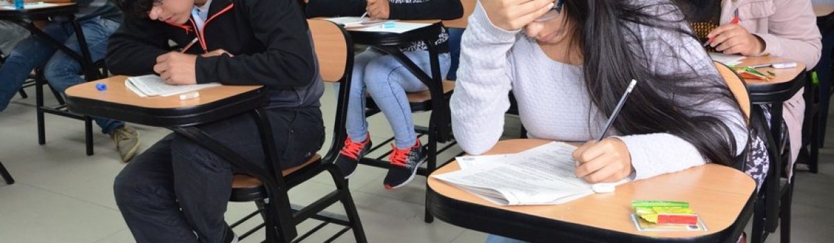alumnos rindiendo