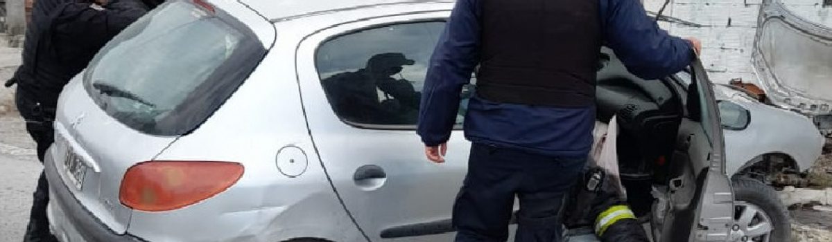 auto chocado incendiado peugeot 206