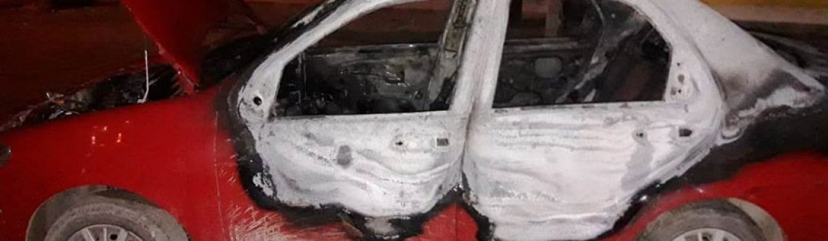 auto quemado x mujer