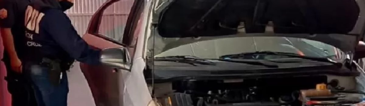 auto secuestrado bomberos aveo gris