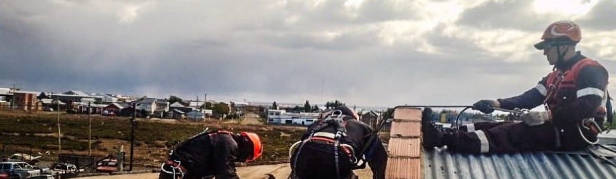 bomberos techo viento