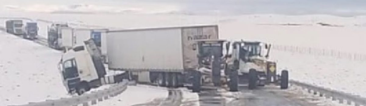camion en ruta 40 bajo caraco