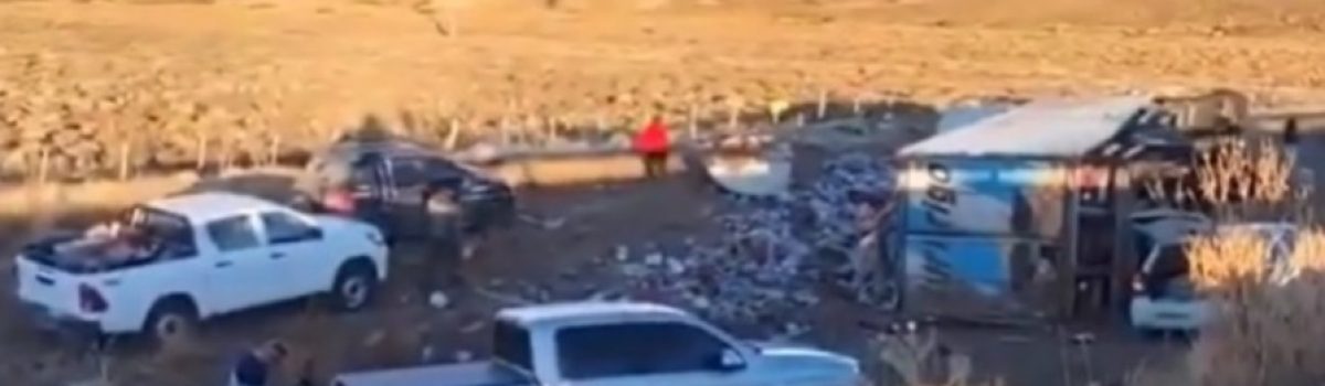 camion volcado y saqueo merca