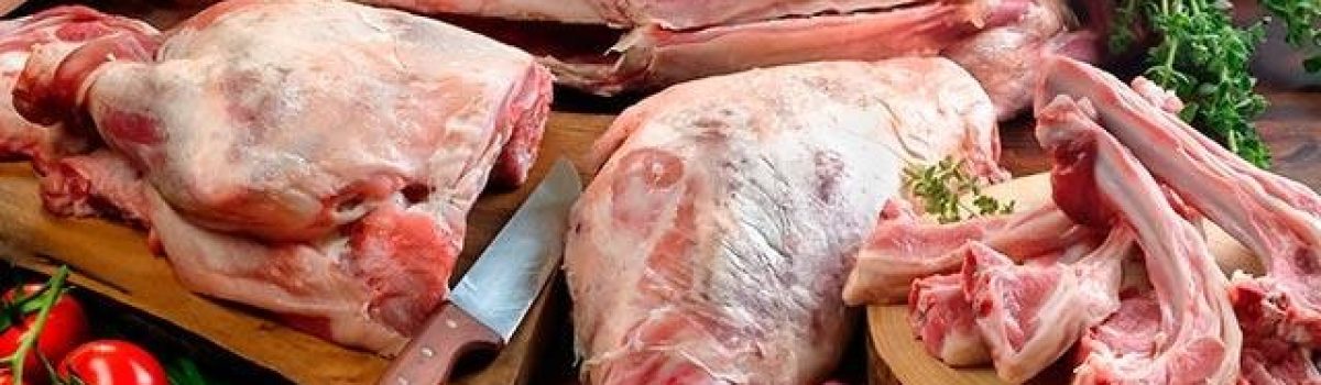 carne cordero en mesa