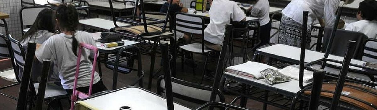 chicos en clases