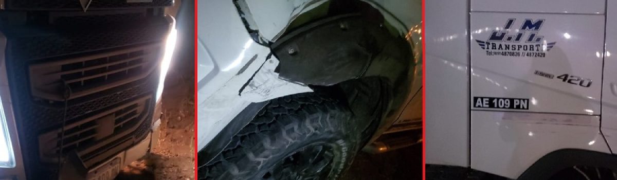 choque camion y camioneta ruta