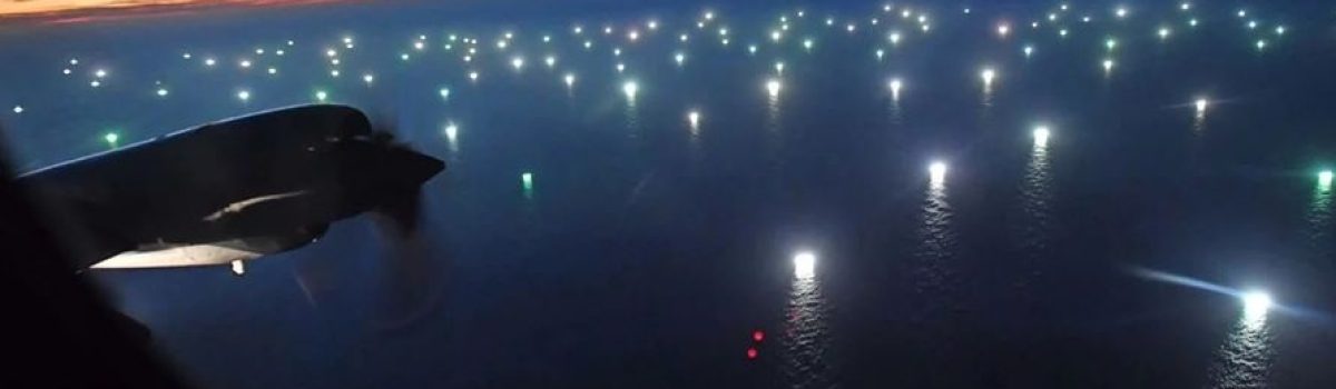 mar barco luz noche pesca ilegal SC