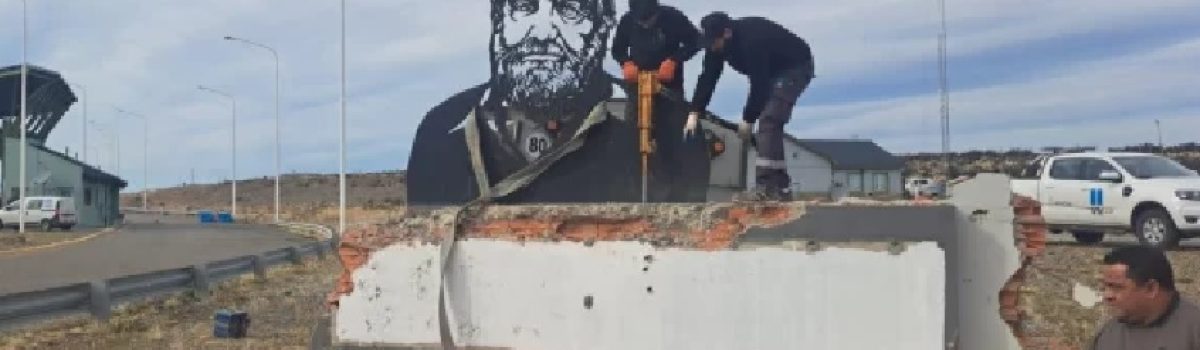 osbaldo bayer monumento roto