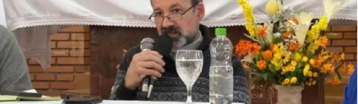 padre fabian microfono