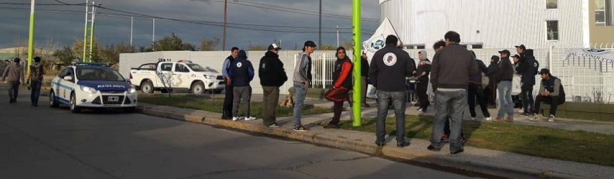 petroleros frente a ofic YPF
