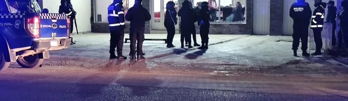 policia con gitanos secuestro auto cronnos rojo