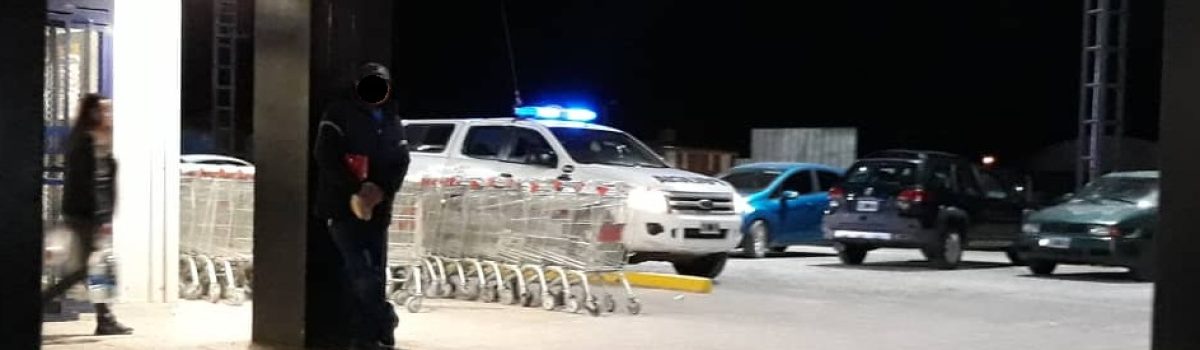 policia en La Anonima camioneta