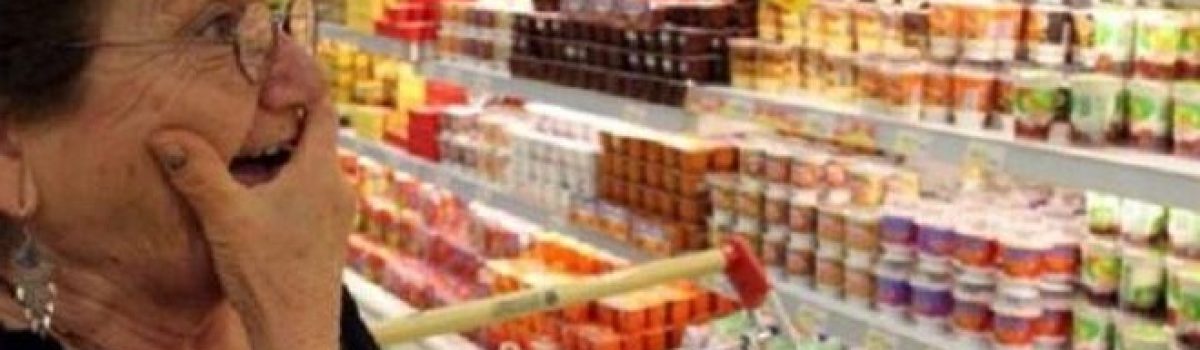 señora comprando 1