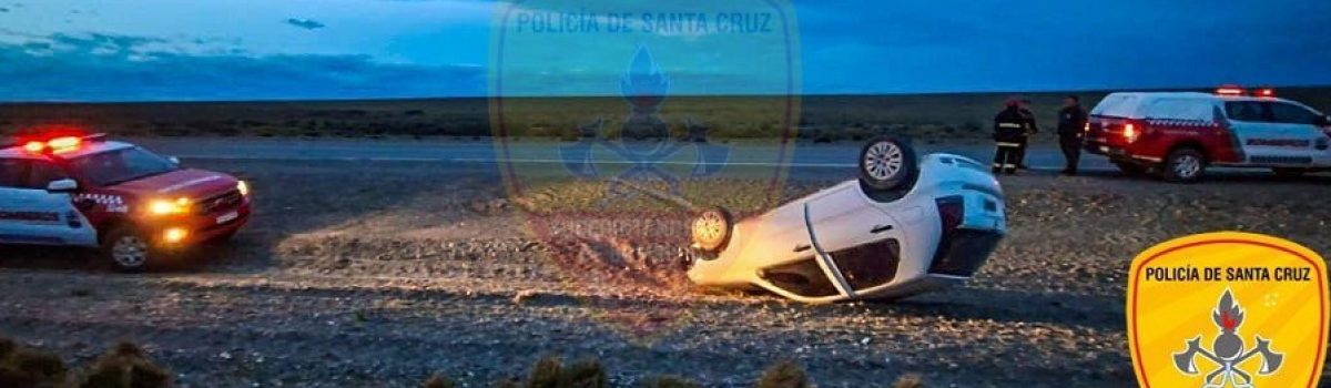 vehiculo volcado en piedrabuena