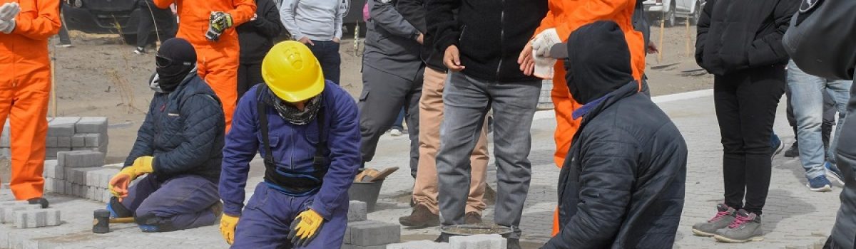 vidal con presos trabajando