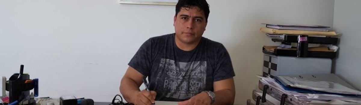 vidal firmando solo vidal firmando solo