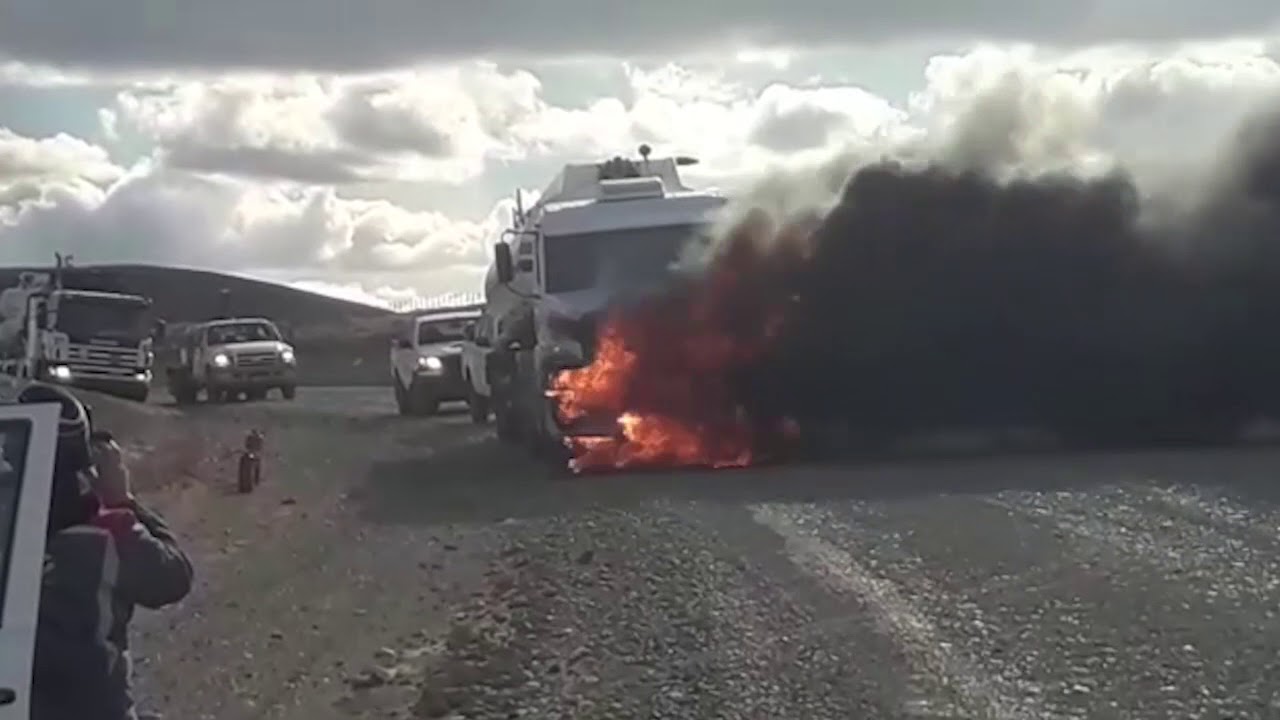 SE-INCENDIÓ-UN-CAMIÓN-EN-EL-YACIMIENTO-LOS-PERALES