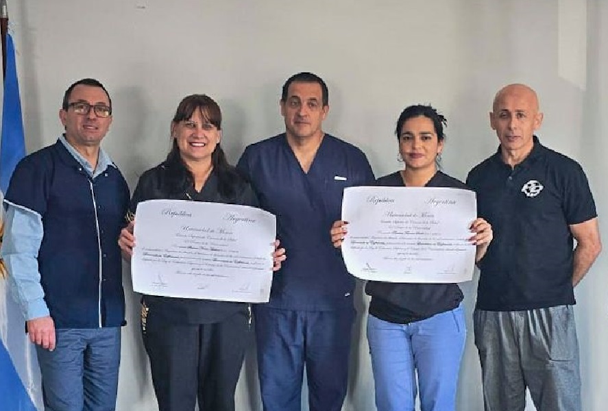dos licenciadas en enfermeria mas directivos